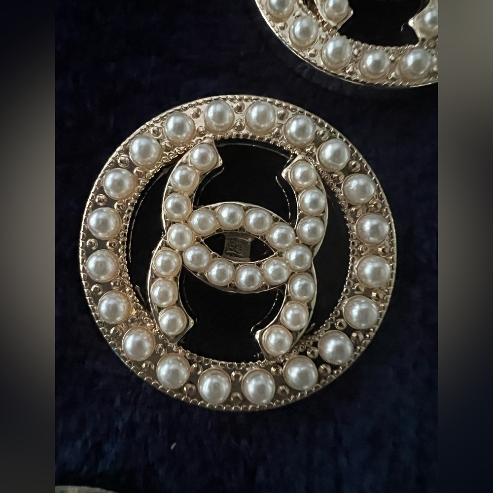 CC-(set of 6) 23mm=0.91”Pearl embellished golden alloy shanked buttons/stamped🤩 - Picture 6 of 15
